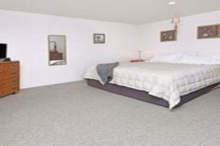 Photo of property in Henry Walton Flats, 4/2 Upper Queen Street, Auckland Central, Auckland, 1010