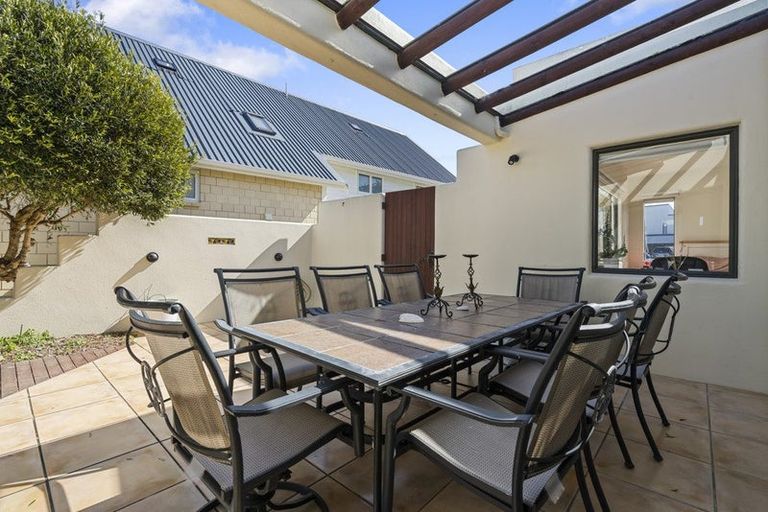 Photo of property in 25 Jordan Street, Island Bay, Wellington, 6023