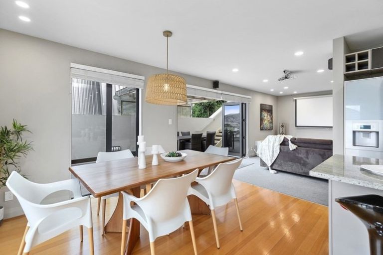 Photo of property in 5 Bunker Way, Strathmore Park, Wellington, 6022