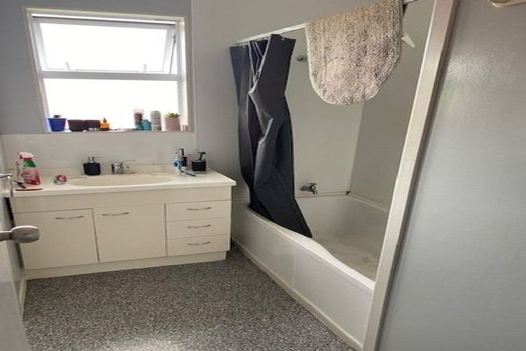 Photo of property in 35a Ranui Terrace, Tawa, Wellington, 5028