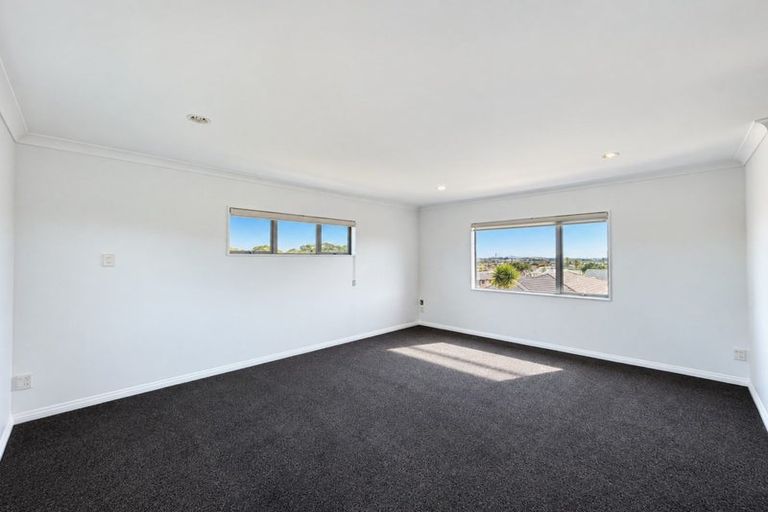 Photo of property in 10 Andrusha Place, Flat Bush, Auckland, 2019