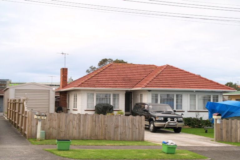 Photo of property in 1/86 Howe Street, Howick, Auckland, 2014