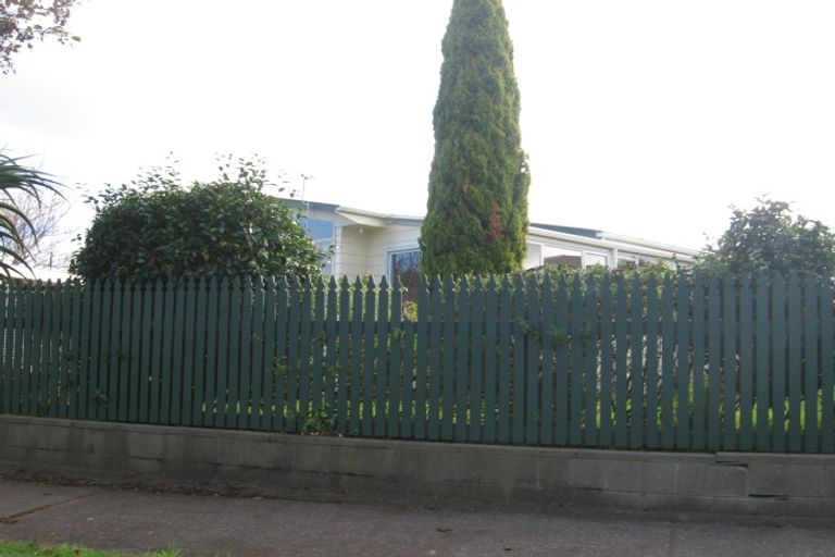 Photo of property in 5 Raglan Avenue, Cloverlea, Palmerston North, 4412