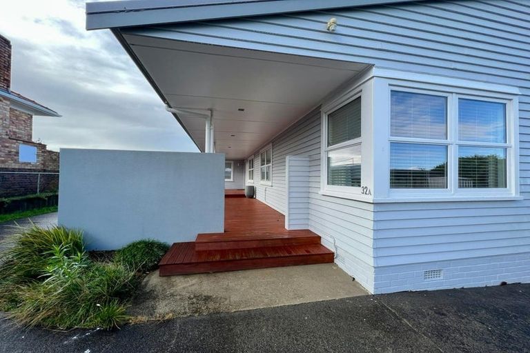 Photo of property in 2/32a Howard Road, Northcote, Auckland, 0627