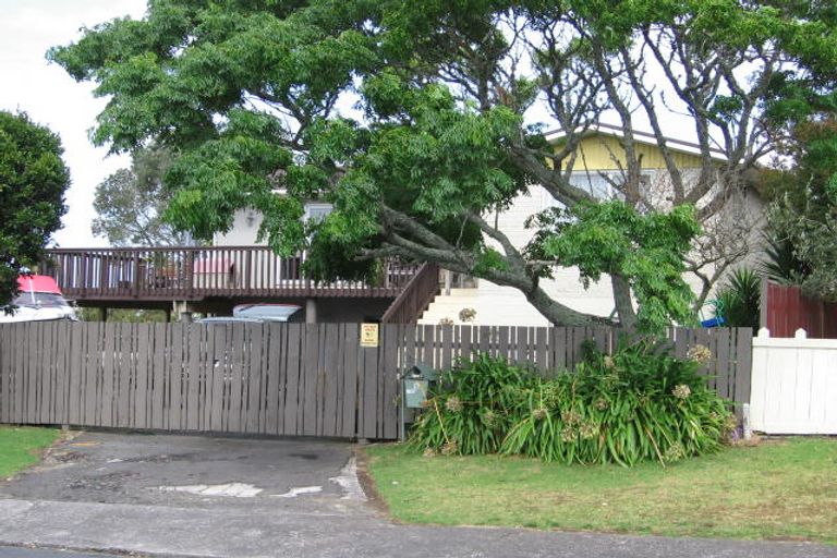 Photo of property in 5 Felgrove Street, Glendene, Auckland, 0602