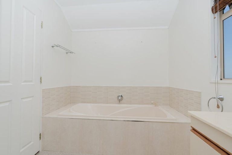 Photo of property in 10 Montrose Crescent, Huntington, Hamilton, 3210