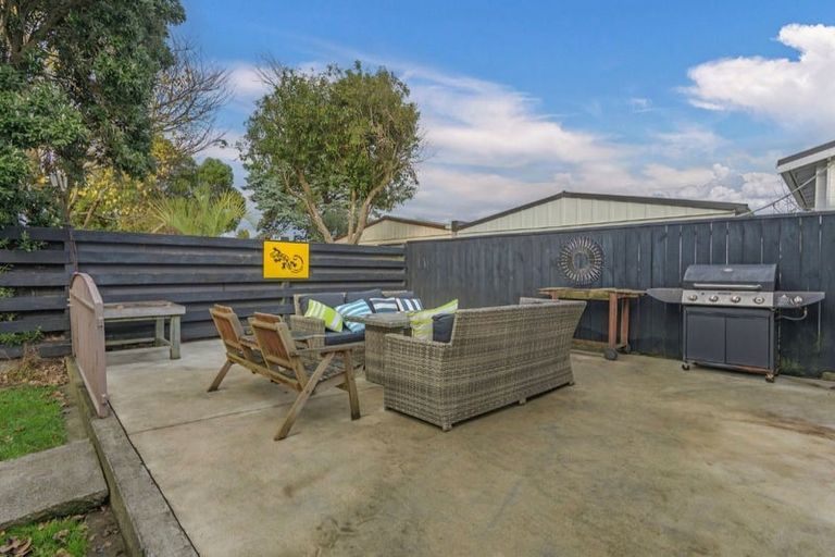 Photo of property in 22 Motuoapa Place, Kelvin Grove, Palmerston North, 4414