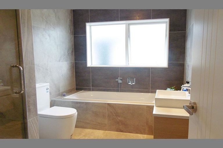 Photo of property in 26 Craigs Way, Hobsonville, Auckland, 0616