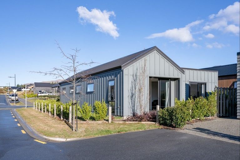 Photo of property in 38 Obelisk Street, Wanaka, 9305