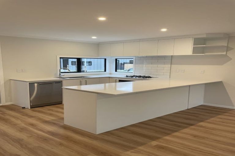 Photo of property in 17 Raeble Walkington Lane, Wallaceville, Upper Hutt, 5018