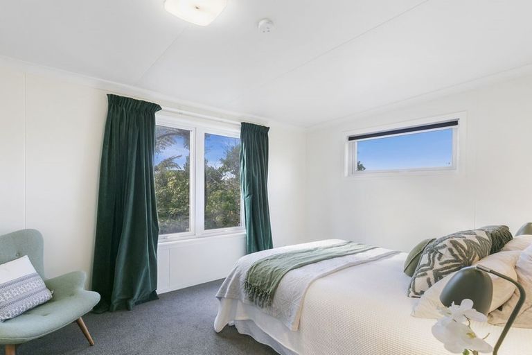 Photo of property in 23 Padnell Crescent, Paparangi, Wellington, 6037