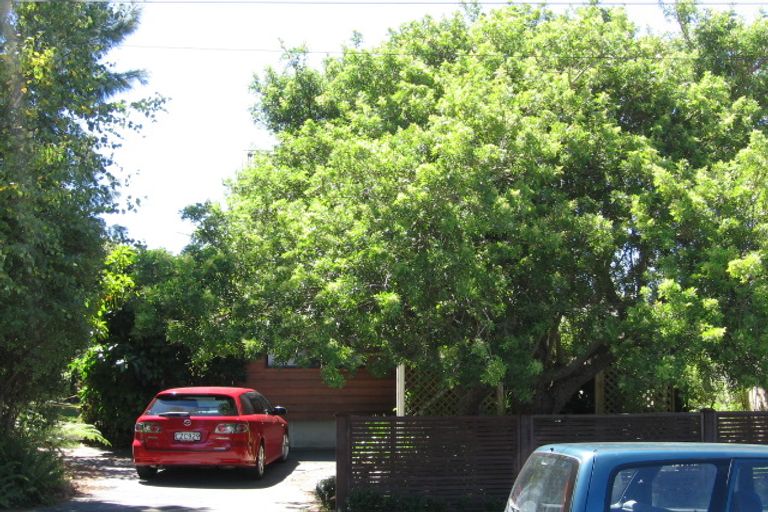 Photo of property in 2/11 Teal Crescent, Beach Haven, Auckland, 0626