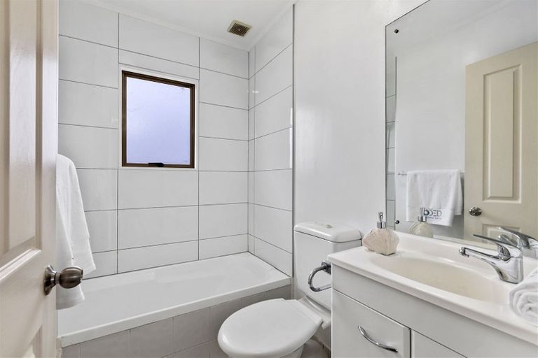 Photo of property in 7 Lockington Avenue, Henderson, Auckland, 0612