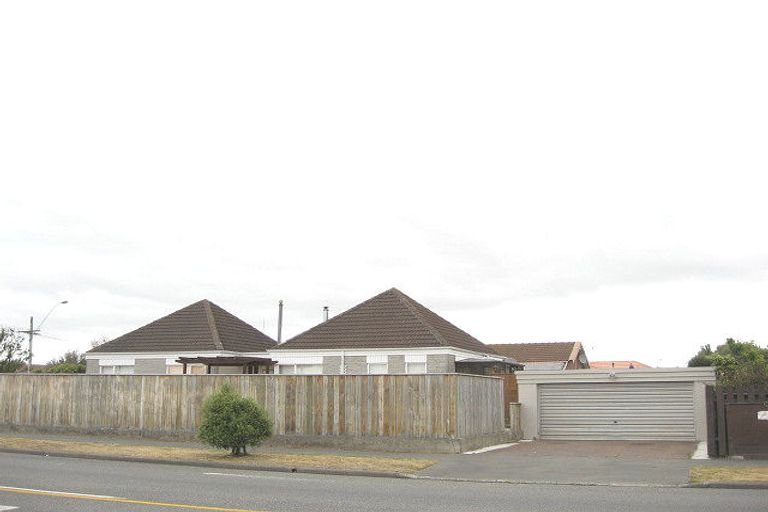 Photo of property in 1/123a Queenspark Drive, Parklands, Christchurch, 8083