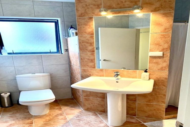 Photo of property in 473 East Coast Road, Murrays Bay, Auckland, 0630