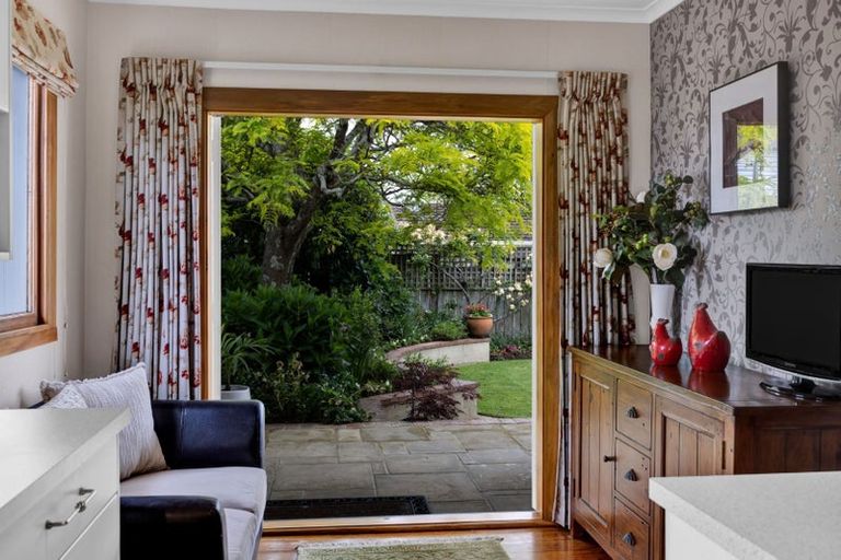 Photo of property in 13 Chilman Street, Strandon, New Plymouth, 4312