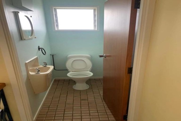 Photo of property in 1 Redcoat Place, Cockle Bay, Auckland, 2014