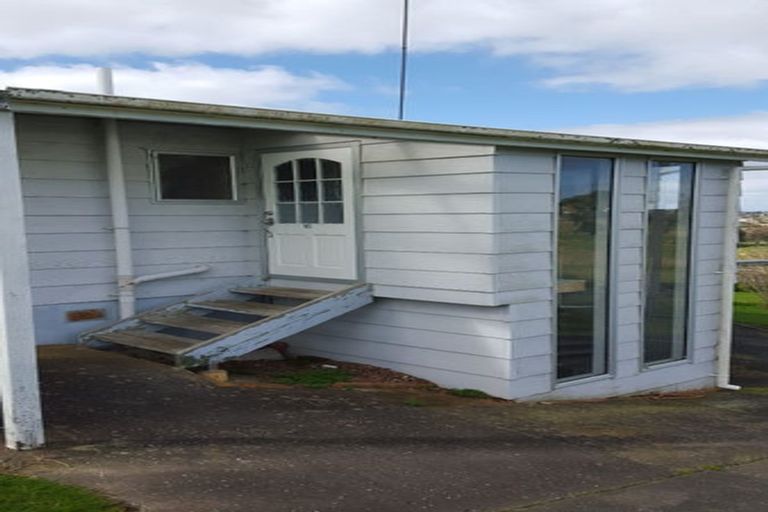 Photo of property in 16 Babich Road, Henderson Valley, Auckland, 0614