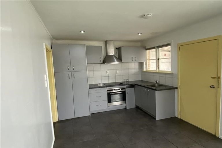 Photo of property in 1/32 Great South Road, Papakura, 2110