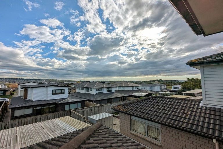 Photo of property in 16 Kira Road, Flat Bush, Auckland, 2016