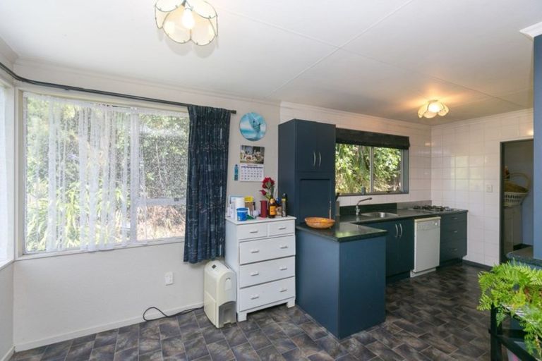 Photo of property in 54 Seaview Road, Marfell, New Plymouth, 4310