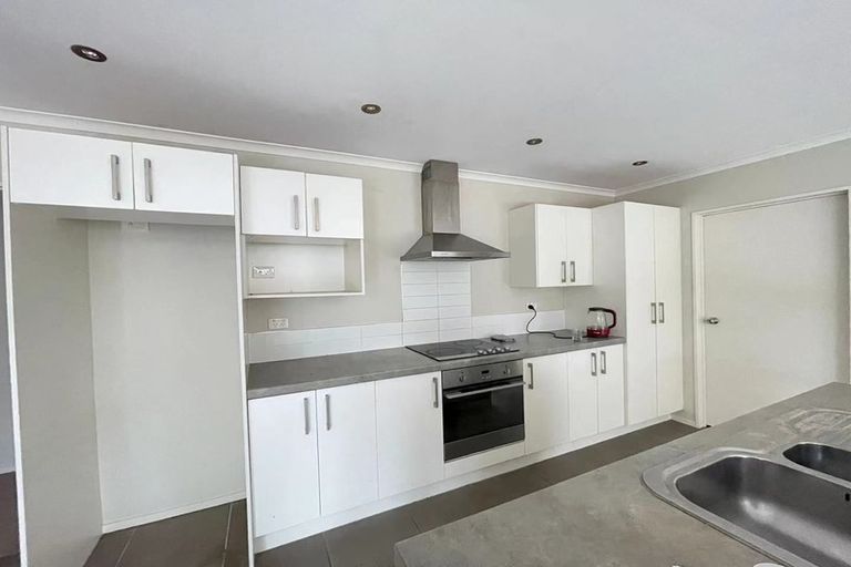 Photo of property in 17 Bonny Crescent, Massey, Auckland, 0614