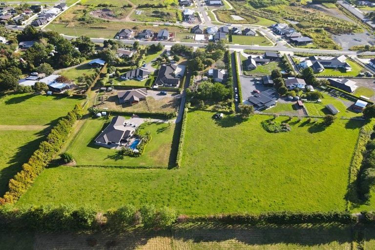 Photo of property in 15 Sands Road, Glenbervie, 0173