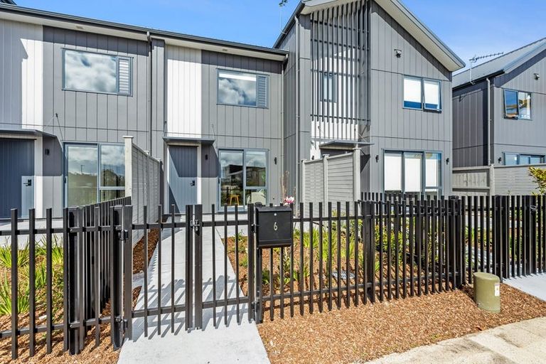 Photo of property in 12 Port Way, Rosehill, Papakura, 2113