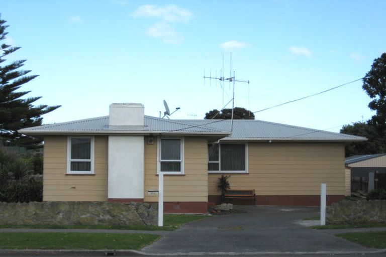 Photo of property in 17 Karaka Street, Castlecliff, Whanganui, 4501