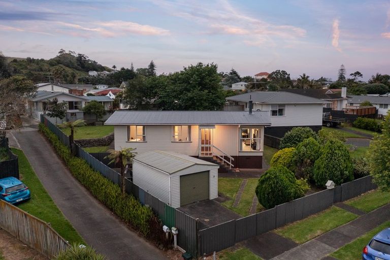 Photo of property in 93 Crawford Avenue, Mangere Bridge, Auckland, 2022