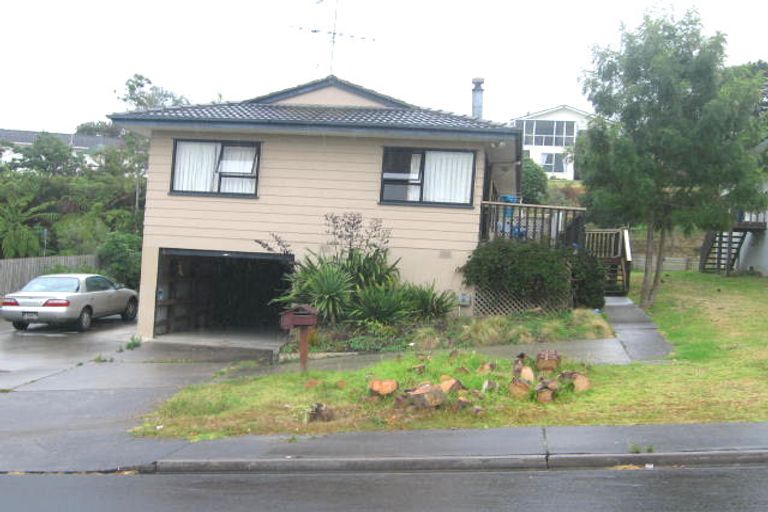Photo of property in 8 Kupari Place, Totara Vale, Auckland, 0629