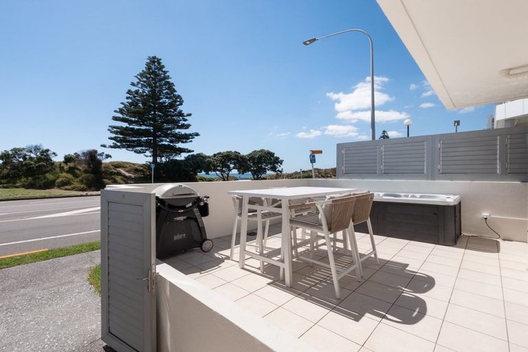 Photo of property in 2/135 Marine Parade, Mount Maunganui, 3116