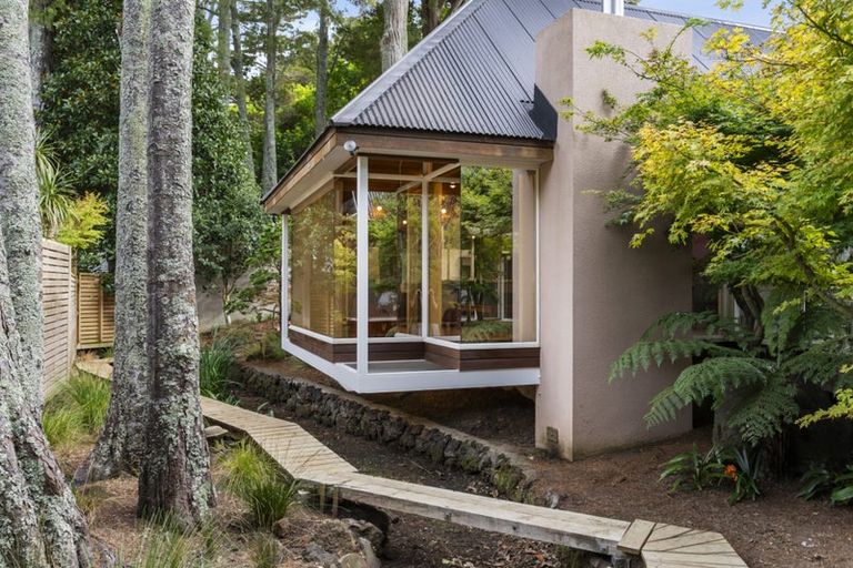 Photo of property in 17 Cobblestone Lane, Hillcrest, Auckland, 0627