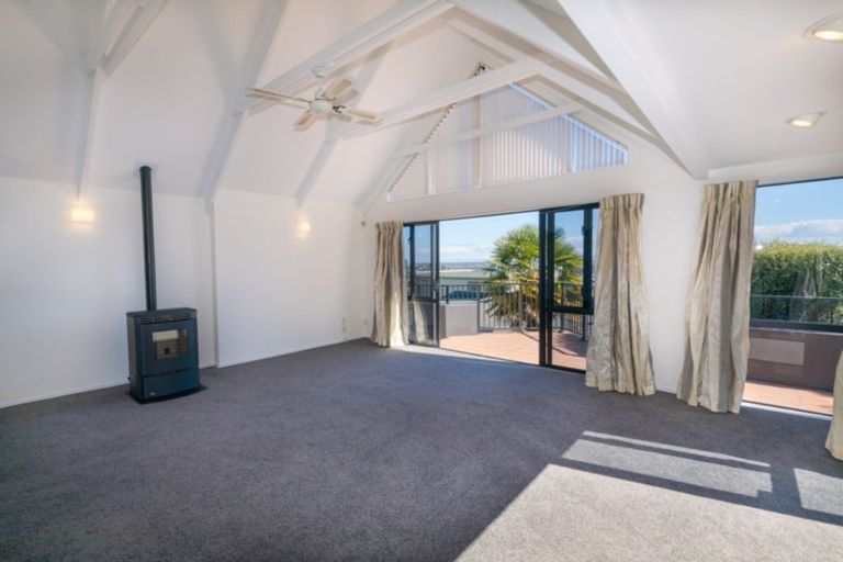 Photo of property in 25 Lookaway Place, Huntsbury, Christchurch, 8022