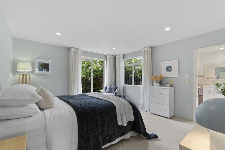 Photo of property in 2/7 Morton Avenue, Forrest Hill, Auckland, 0620