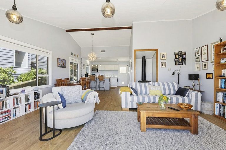 Photo of property in 14 Kenef Road, Paremata, Porirua, 5024