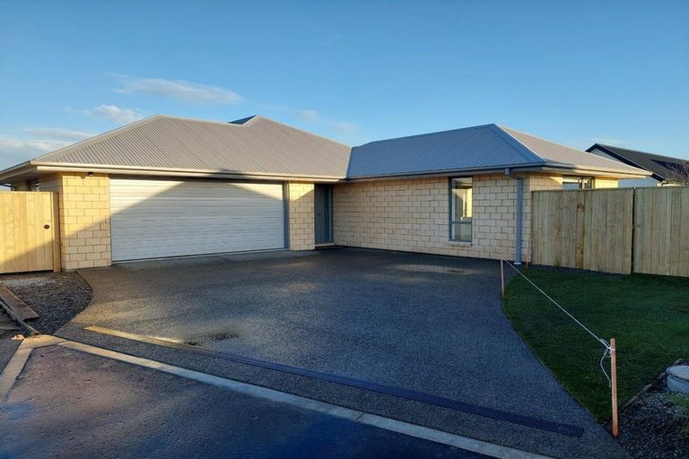 Photo of property in 118 Shillingford Boulevard, Rolleston, 7615