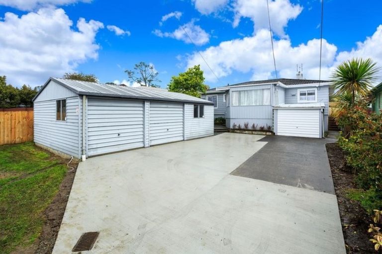 Photo of property in 238 Henderson Valley Road, Henderson, Auckland, 0612
