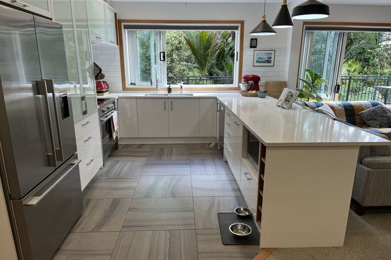 Photo of property in 701 Scenic Drive, Henderson Valley, Auckland, 0612