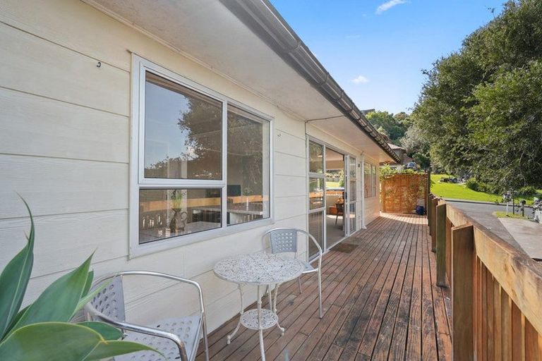 Photo of property in 1/5 Zita Avenue, Matakatia, Whangaparaoa, 0930