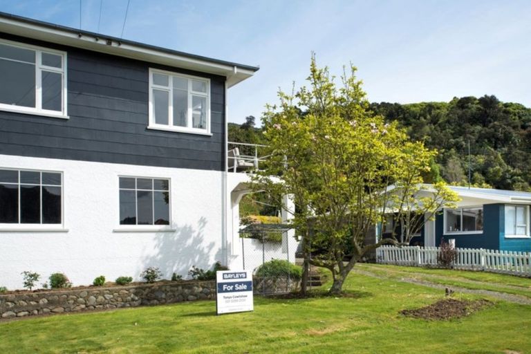 Photo of property in 22 Buller Street, Picton, 7220