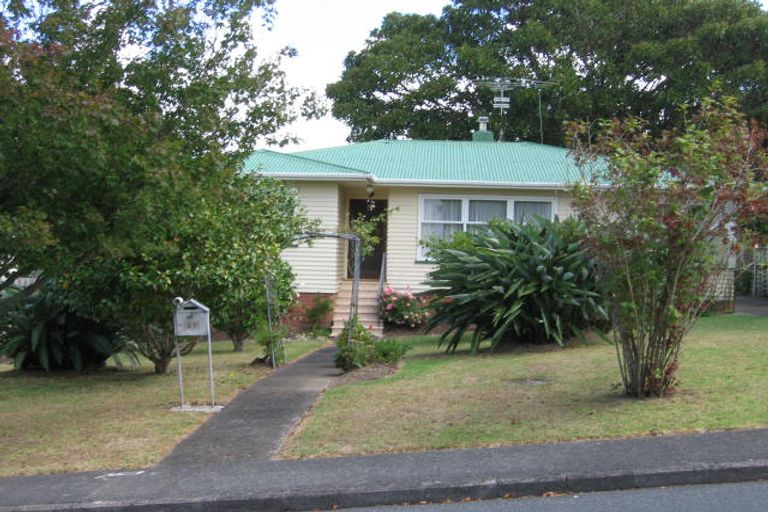 Photo of property in 21 Taupo Street, Green Bay, Auckland, 0604