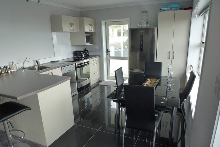 Photo of property in 5d Catherine Crescent, Moturoa, New Plymouth, 4310