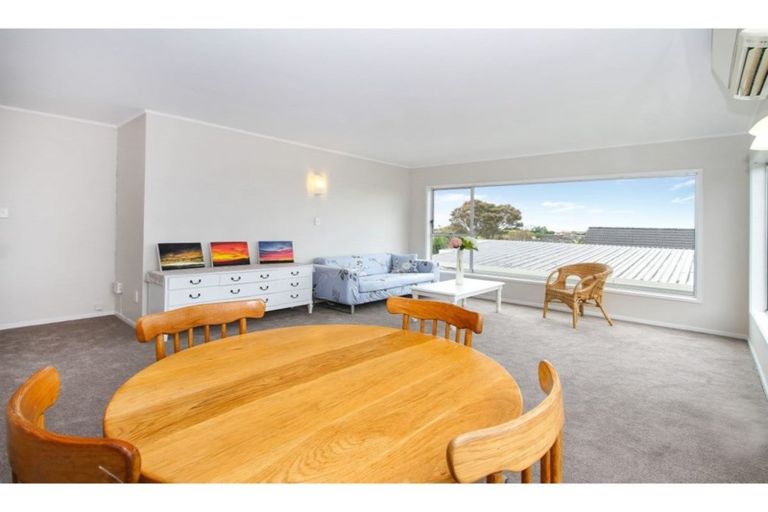 Photo of property in 2/118 Ocean View Road, Northcote, Auckland, 0627