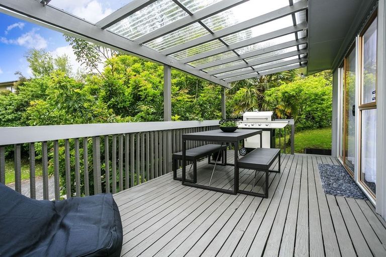 Photo of property in 20 Pavola Grove, Glenfield, Auckland, 0629