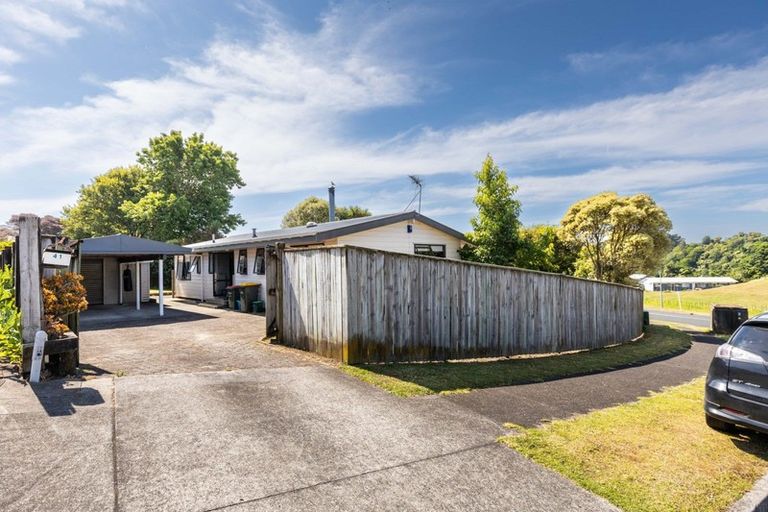 Photo of property in 41 Riversdale Drive, Merrilands, New Plymouth, 4312