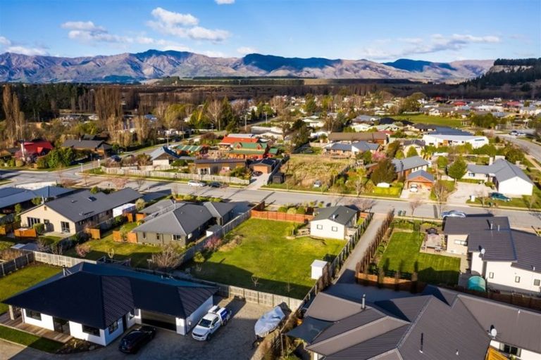 Photo of property in 8 Sherwin Avenue, Albert Town, Wanaka, 9305