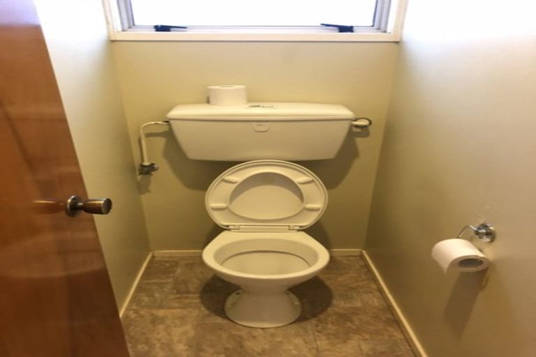 Photo of property in 58 Everglade Drive, Goodwood Heights, Auckland, 2105