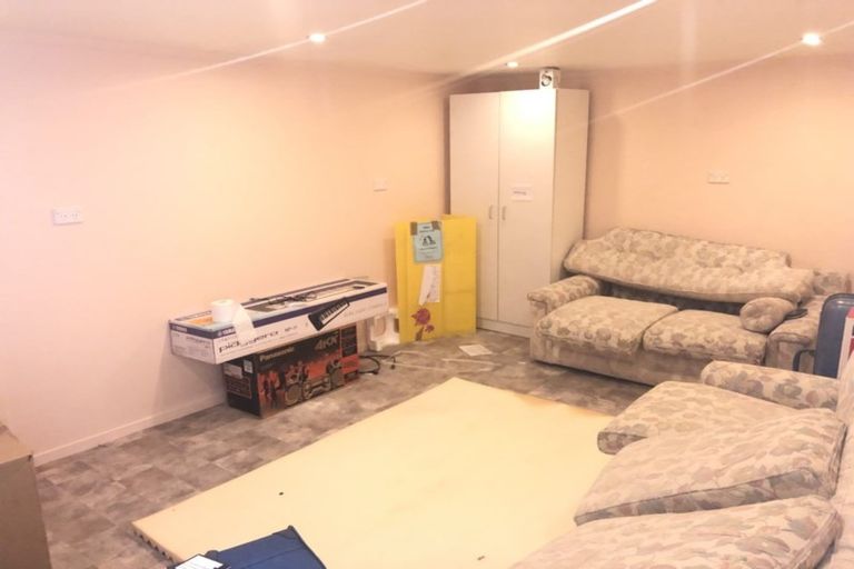 Photo of property in 1/7 Mizpah Road, Waiake, Auckland, 0630