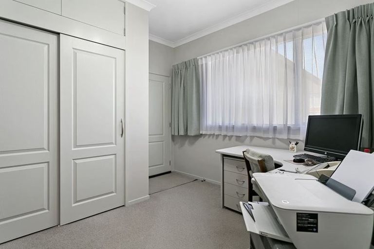 Photo of property in 30 Pukenamu Road, Rainbow Point, Taupo, 3330